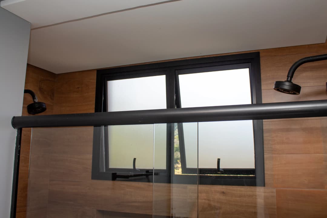 Premium Suite - Photo 13